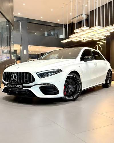 Mercedes AMG A45 branca, foto enviada para a campanha